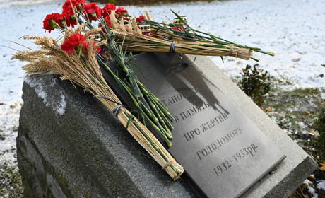 Збережемо пам’ять: у Золотоноші відбулося покладання квітів до пам’ятника жертвам Голодомору