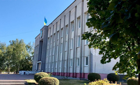 У Нетішині демонтують меморіальні дошки
