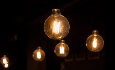 Світло дорожчає: з 1 червня платитимемо значно більше. Що з газом?