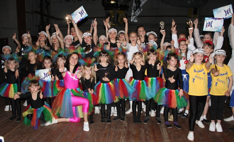 Сватівські танцювальні колективи «Всєлєнная» і «Світанок» привезли з «Веселки танцю» сім нагород