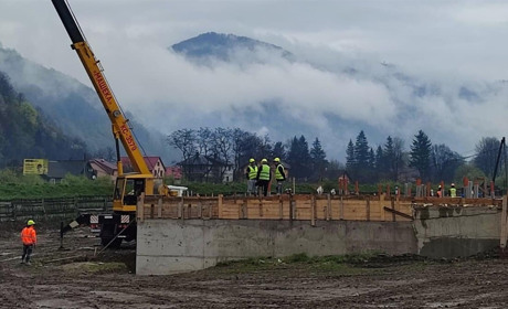 У Рахові продовжується активне будівництво реабілітаційного центру
