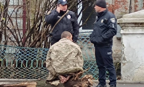 ДТП у Балті: машина перевернулася й врізалась в огорожу – постраждала жінка з дитиною