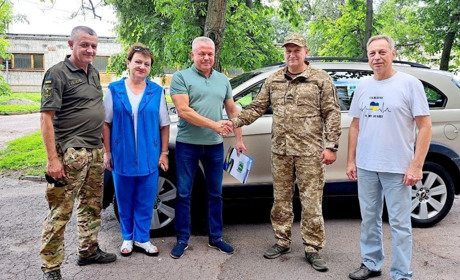 Зі Сміли захисникам передали черговий транспортний засіб
