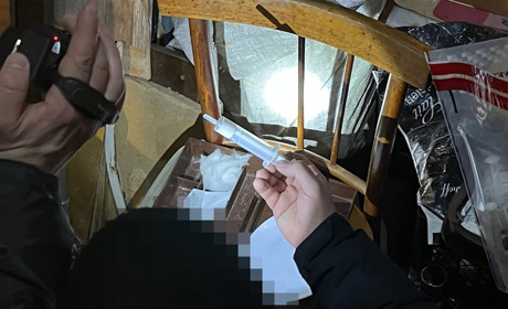 Виготовляв наркотики у багатоквартирному будинку: лозівчанину загрожує ув'язнення