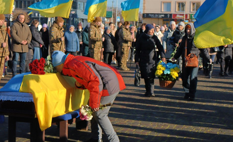 Повернувся «на щиті» після 2,5 року невідомості: Сарни попрощалися з Вадимом Шкредом