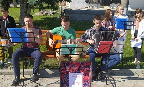 Вихованці Заводської школи мистецтв, що на Чортківщині, завдяки своїм талантам збирають кошти на ЗСУ