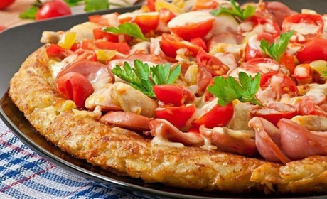 Рецепт дня: картопляна піца з сосисками