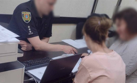 Дружина депутата Одеської облради створила злочинну групу, щоб привласнити мільйони бюджетних коштів