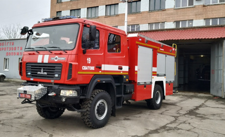 Рятувальники Сватівщини отримали нову сучасну пожежну машину: чим вона відрізняється від попередніх