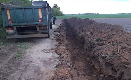 Жители Мелитополя воровали трубы оросительной системы в Акимовке