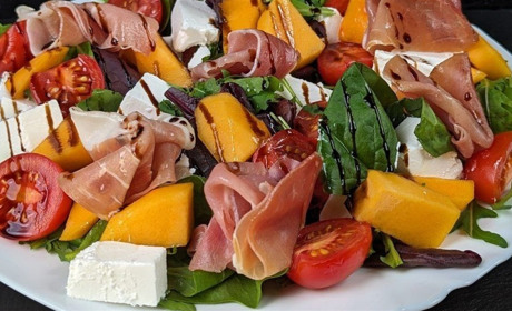 Готуємо сьогодні: чотири смачних салати, які точно не зашкодять вашій фігурі