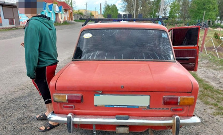 У Володимирці поліцейські затримали авто з бурштином