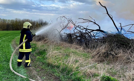 2 пожежі на добу: рятувальники Уманщини гасять підпали трави