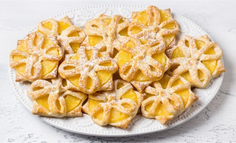 Рецепт дня: слойки з ананасом