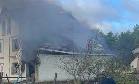 Київська область зазнала ракетних обстрілів, є влучання у приватний сектор