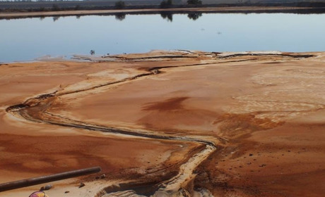 Дамбу фенольного завода укрепили