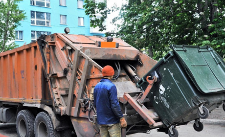Жителі багатоповерхівок у Звягелі мають укласти договір щодо вивезення сміття: кого це стосується