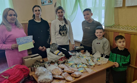 Глухівські школярі зібрали теплі речі та смаколики для захисників України