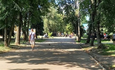 Мешканець Краснограда посеред парку схвалював дії країни-агресорки: йому повідомили про підозру