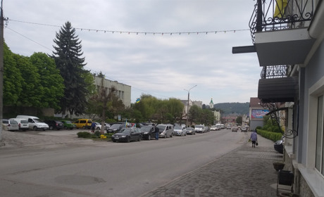 Підприємці у Кременці влаштували автопробіг заради підтримки приватного бізнесу на час карантину