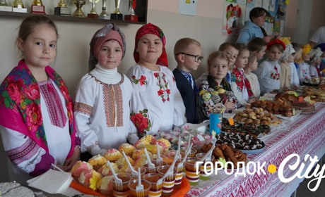 Для тих, хто нас захищає. У другому ліцеї провели патріотичний ярмарок на підтримку ЗСУ