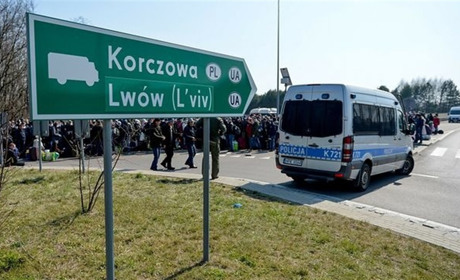 У Польщі українських заробітчан вакцинуватимуть від COVID-19 на кордоні: що варто знати сватівчанам