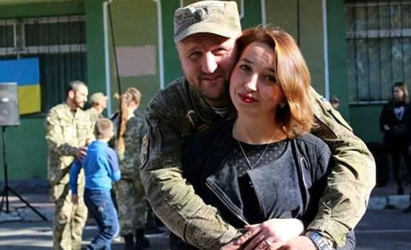 "На місці загибелі Тіми я ще не була. Поки не можу" - розмова з дружиною Кіборга Тимофія Рудяка