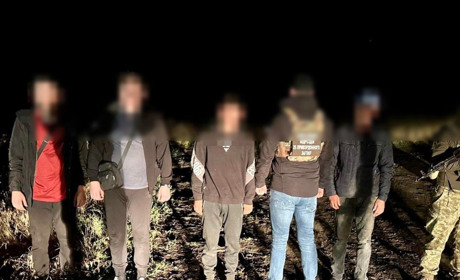 Зі стріляниною: В Одеській області прикордонники затримали трьох ухильників і провідника