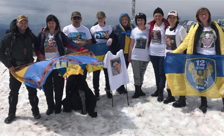 Южноукраїнка Світлана Козій підкорила Говерлу в пам'ять про сина Артема, якого втратила на війні