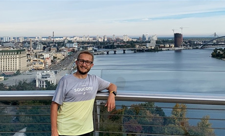 25 півмарафонів за 25 днів: бориславець Тарас Голова збирає гроші на 250 аптечок для військових