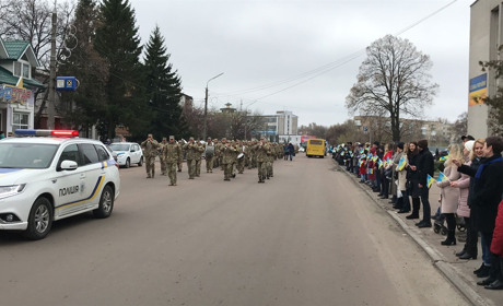 У Конотопі із зони ООС зустріли бійців 58-ї ОМПБр