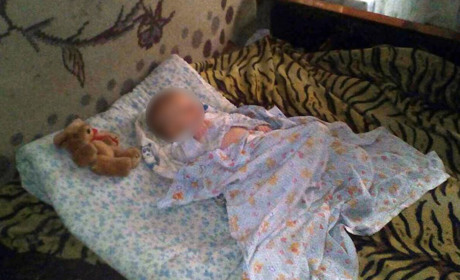 Правоохоронці Покровська врятували 2-місячну дитину, яку мати залишила напризволяще 