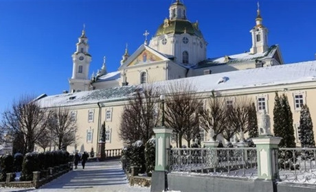 На території Почаївської Лаври заспівали проросійських пісень: як це коментує митрополит
