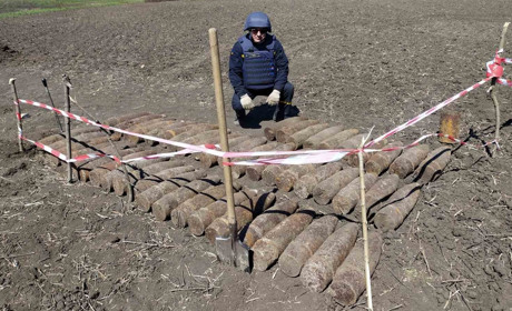 53 бойових артилерійських снаряди знайшли в селі Луговому