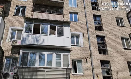 На Херсонщині російські терористи поцілили у житлові будинки та сільгосппідприємство
