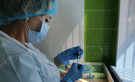 Чи можна при щеплені від COVID-19 комбінувати різні вакцини