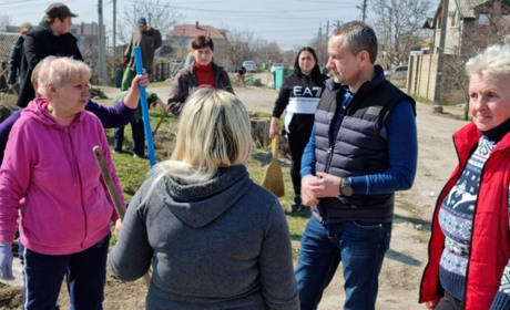 В Херсоні попри заблокованість міста росіянами відбулась толока: її відвідав Ігор Колихаєв