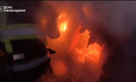 У Сарнах горіли два житлові будинки: що відомо