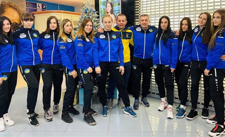 Перше в історії «золото»: херсонські борчині везуть з Кубка світу низку нагород