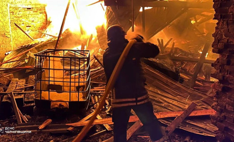 Чернігівщину знову атакували дрони: пожежа на підприємстві та десятки обстрілів