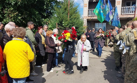 Війна забирає кращих: Первомайщина попрощалася із командиром взводу Костянтином Василенком