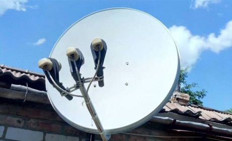 У Новій Каховці демонтують українські супутникові антени