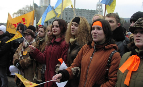 Двадцять років помаранчевого листопада: надії та розчарування