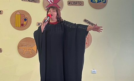 «Я хочу навчити своїх учнів любити музику так, як люблю її я»: викладачка вокалу Діна Середюк