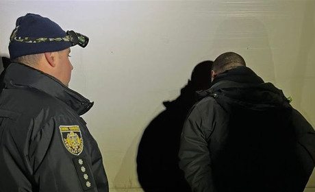 Пошкодили нафтопровід та встигли вкрасти 5 тонн пального: затримано трьох чоловіків з Дрогобиччини