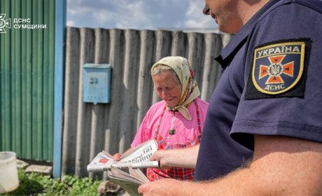 На Глухівщині рятувальники й поліцейські провели безпековий інструктаж для маломобільних людей