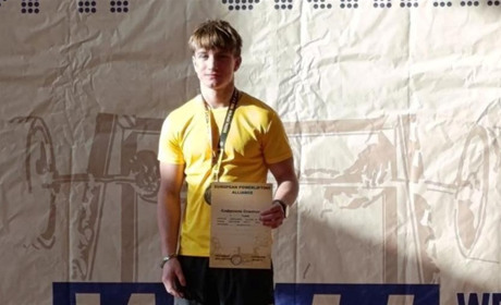 Юний пауерліфтер з Нетішина переміг на всеукраїнських змаганнях та встановив рекорд України