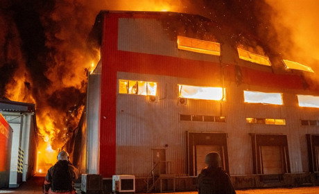 Внаслідок нічної атаки на Одещину горів склад з бойлерами та обігрівачами