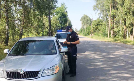 Корюківська поліція контролюватиме не лише водіїв і пішоходів, а й неповнолітніх на електросамокатах