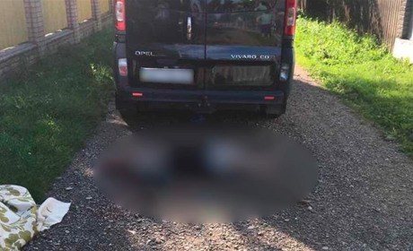У Неполоківцях водій буса, рухаючись заднім ходом, збив на смерть 94-річну пенсіонерку